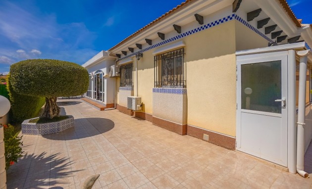 Wiederverkauf - Freistehende Villa - La Marina - Urb. La Marina