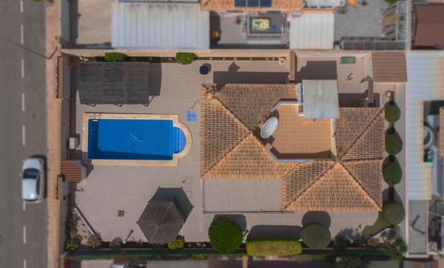 Wiederverkauf - Freistehende Villa - La Marina - Urb. La Marina