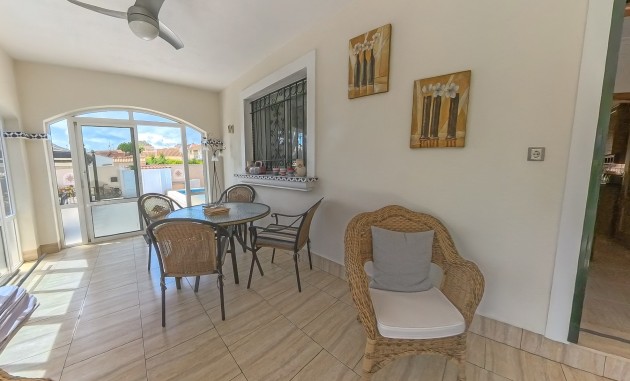Wiederverkauf - Freistehende Villa - La Marina - Urb. La Marina