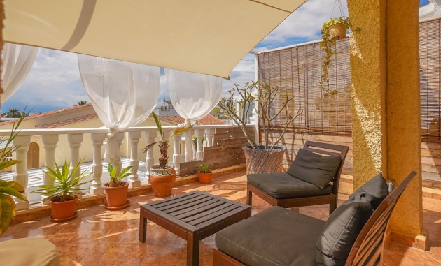Wiederverkauf - Freistehende Villa - La Marina - Urb. La Marina