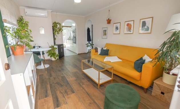 Wiederverkauf - Freistehende Villa - La Marina - Urb. La Marina
