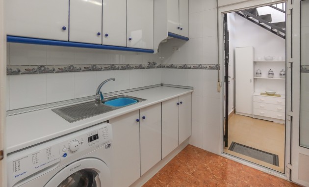 Resale - Quad / Semi-Detached - La Marina - Urb. La Marina