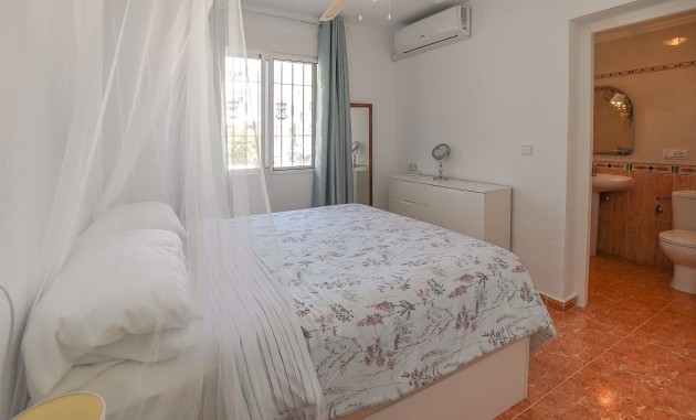 Resale - Quad / Semi-Detached - La Marina - Urb. La Marina