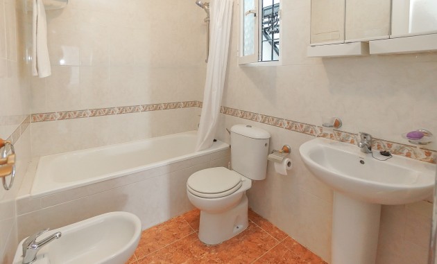 Resale - Quad / Semi-Detached - La Marina - Urb. La Marina
