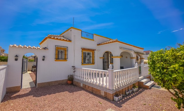 Resale - Quad / Semi-Detached - La Marina - Urb. La Marina