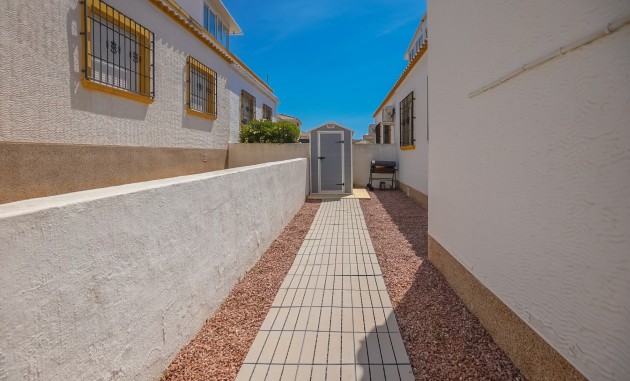 Resale - Quad / Semi-Detached - La Marina - Urb. La Marina