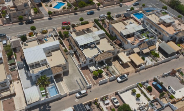 Resale - Quad / Semi-Detached - La Marina - Urb. La Marina