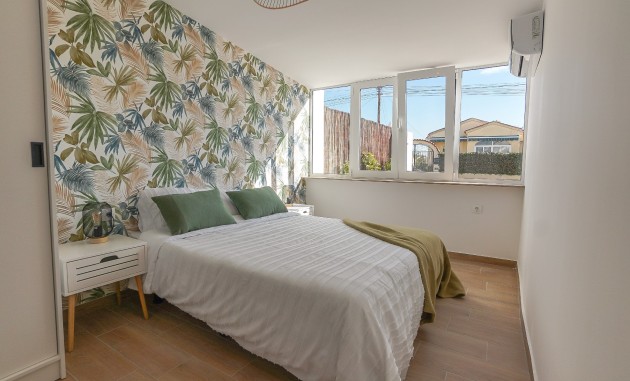 Herverkoop - Vrijstaande villa - La Marina - Urb. La Marina